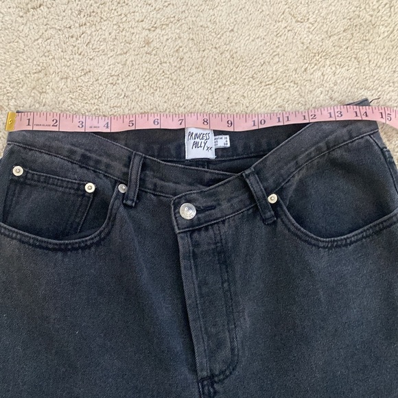 PRINCESS POLLY HOLLY ASYMMETRIC STRAIGHT LEG JEAN BUTTON FLY BLACK DENIM SIZE 6 - Picture 13 of 16